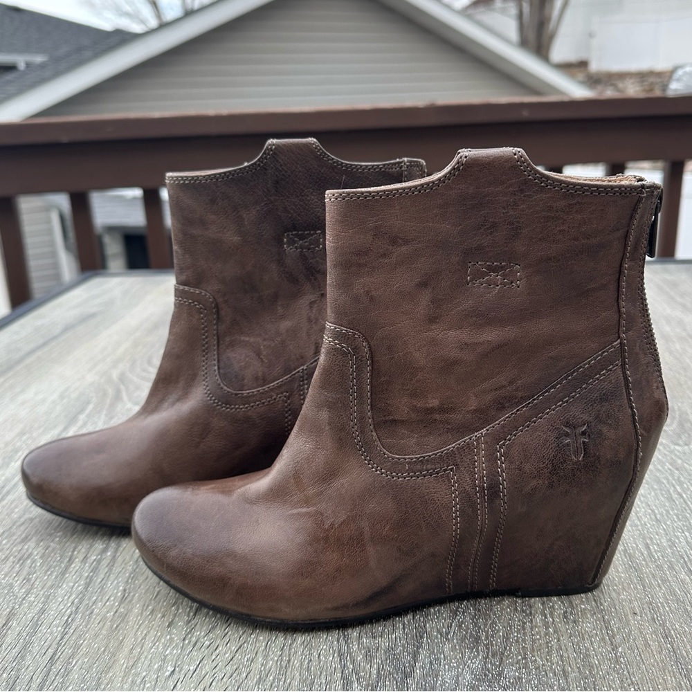 Frye Carson wedge bootie